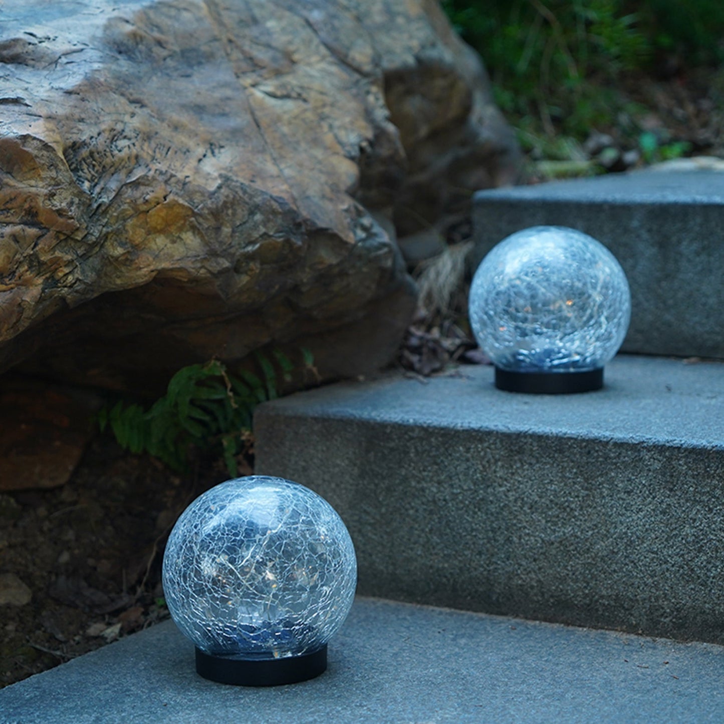 2Pcs Solar Lights Outdoor Cracked Glass Ball Warm Lights